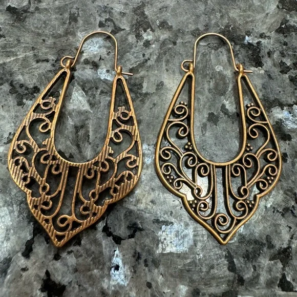 2/$25 or 3/$35 Bronze art deco drop earrings / NWOT - Picture 4 of 4